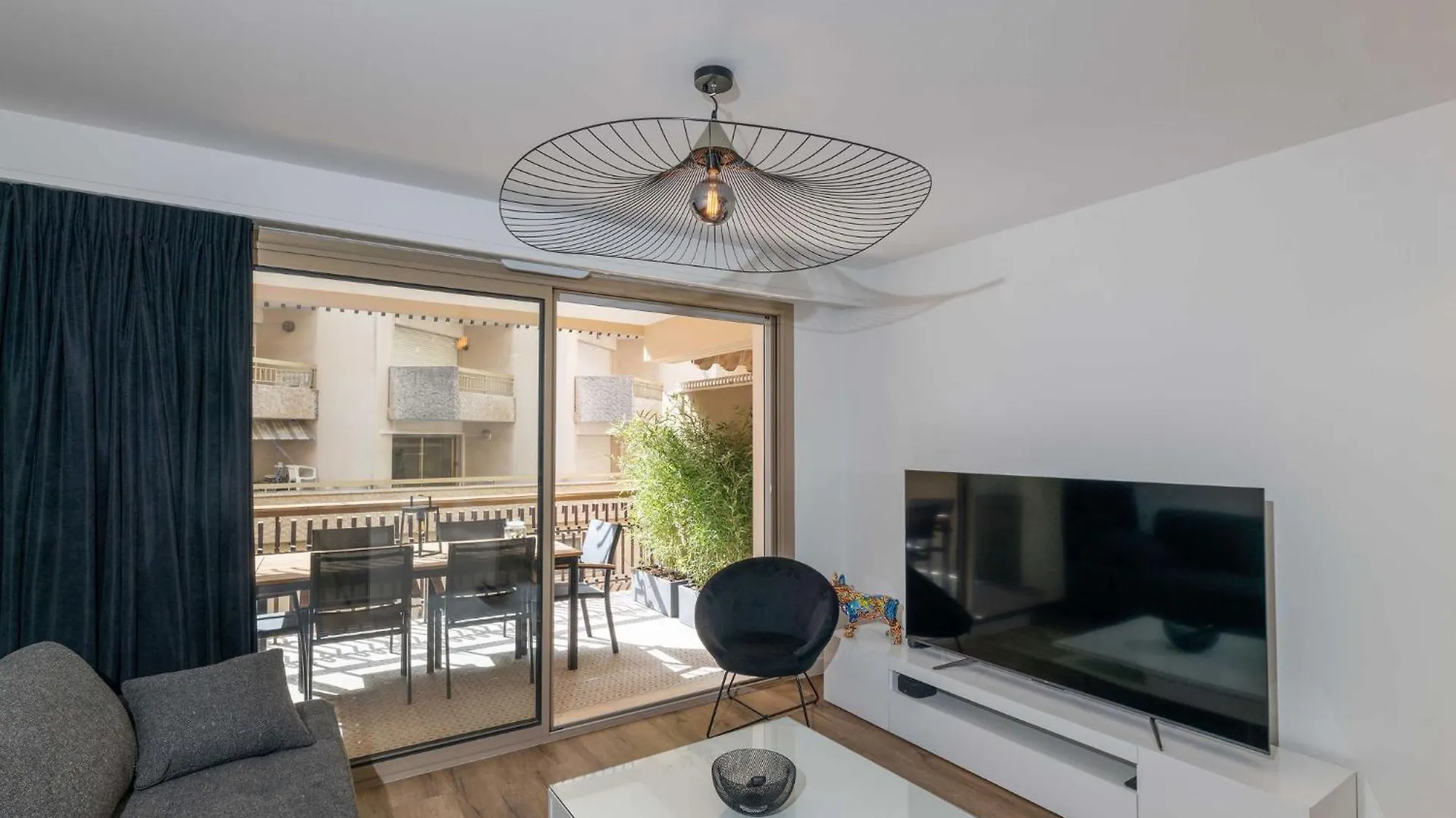 Somptueux Appartement 20M Plages Avec Vue Mer 昂蒂布